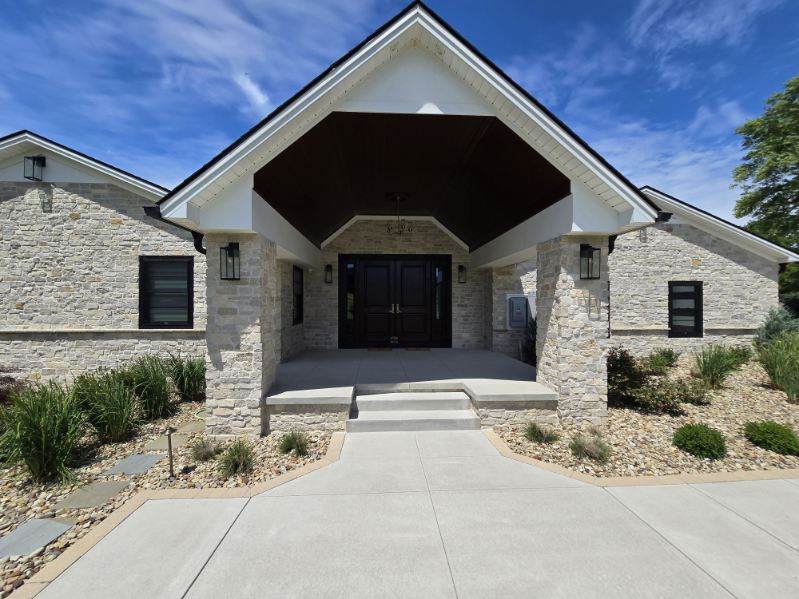 Natural Facing Pinehurst Ledgestone home exterior