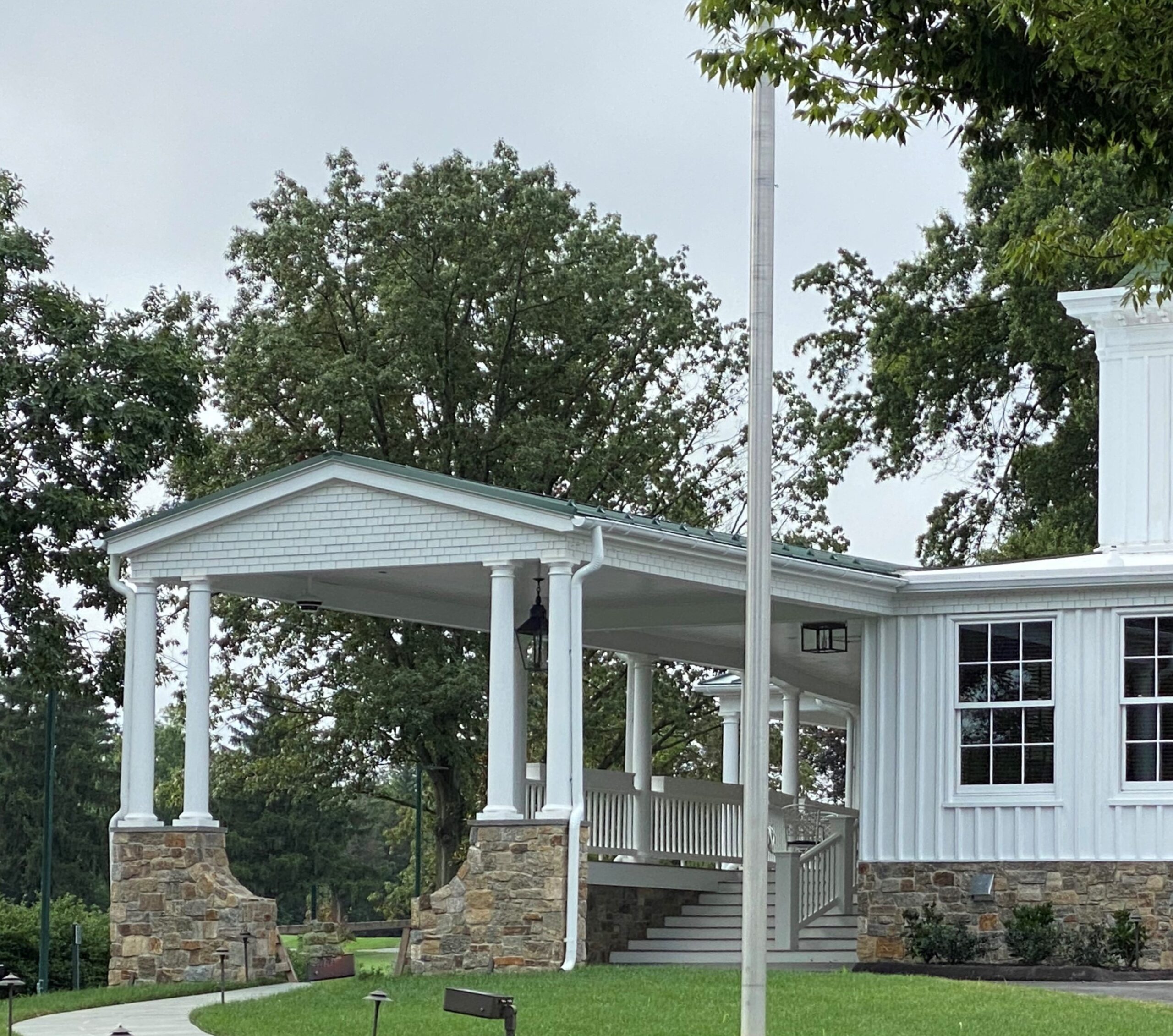 Natural Facing Ramone Brown Mosaic Natural Stone Veneer installed at a country club