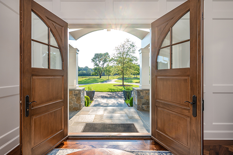 Home featuring Autumn Crest Mosaic Natural Facing Stone Veneer