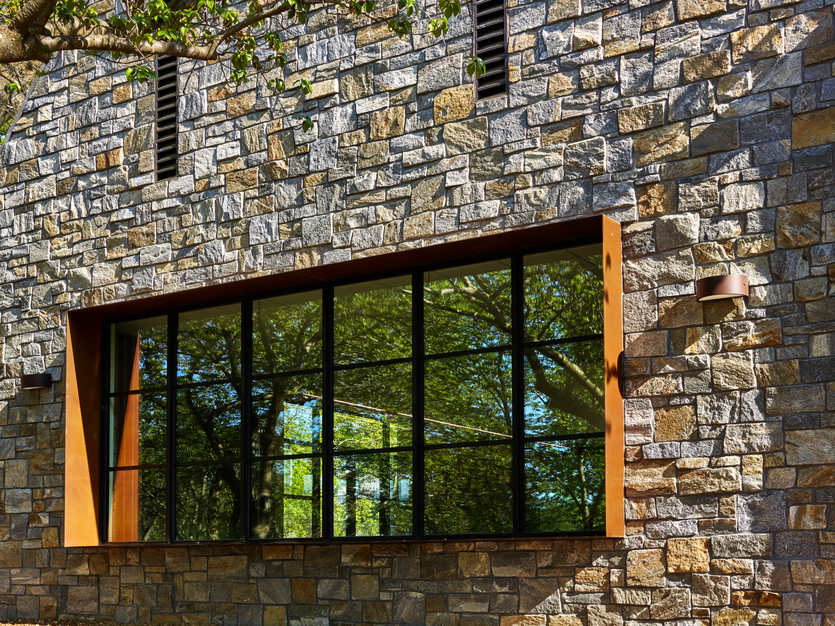 Chesapeake Roughly Rectangular Sawn Thin Stone from Natural Facing installed on a commercial building