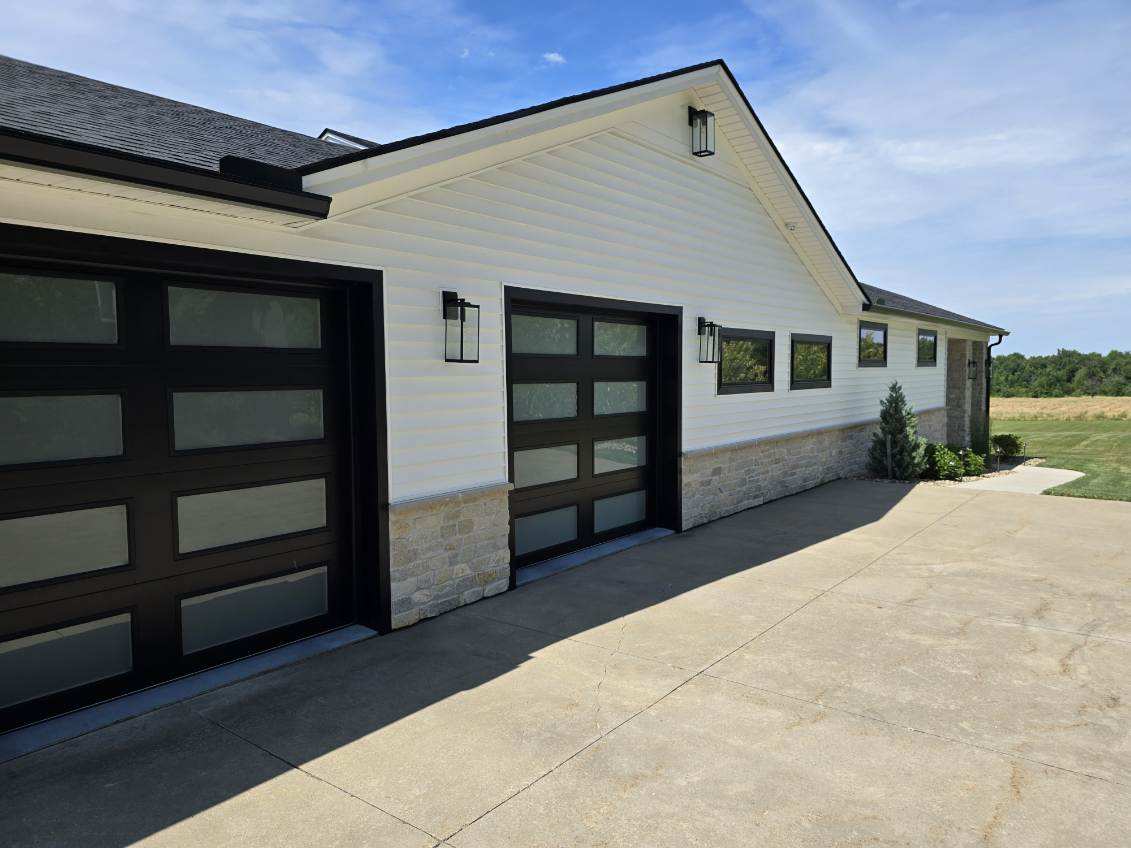 Pinehurst Ledgestone Bauer house garage
